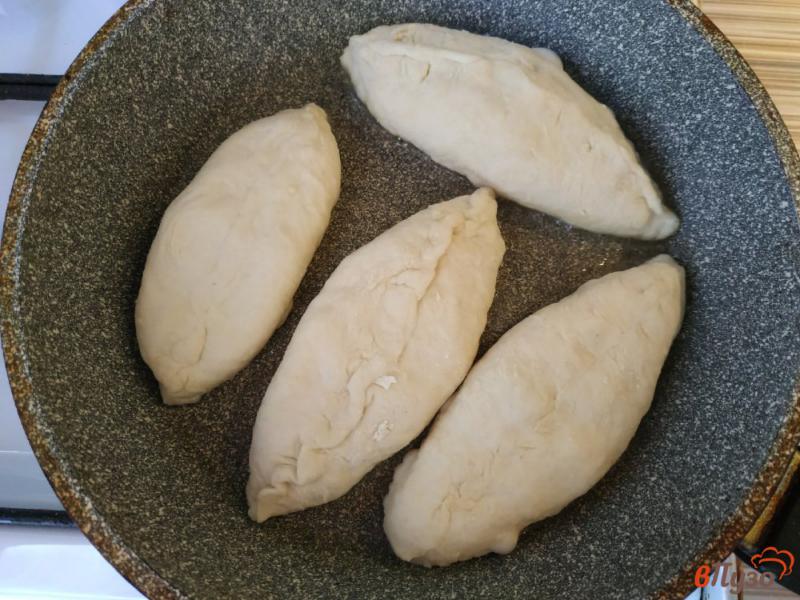 Фото приготовление рецепта: Пирожки на кефире с картофелем шаг №9