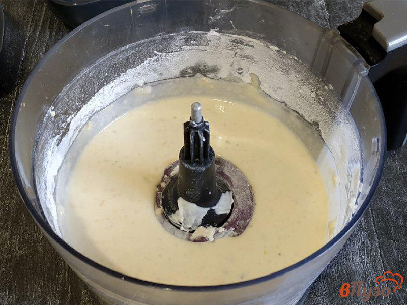 Фото приготовление рецепта: Творожно-банановая запеканка с пеканом шаг №3
