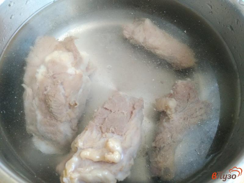 Фото приготовление рецепта: Гороховый суп свареный на свиных ребрах шаг №5