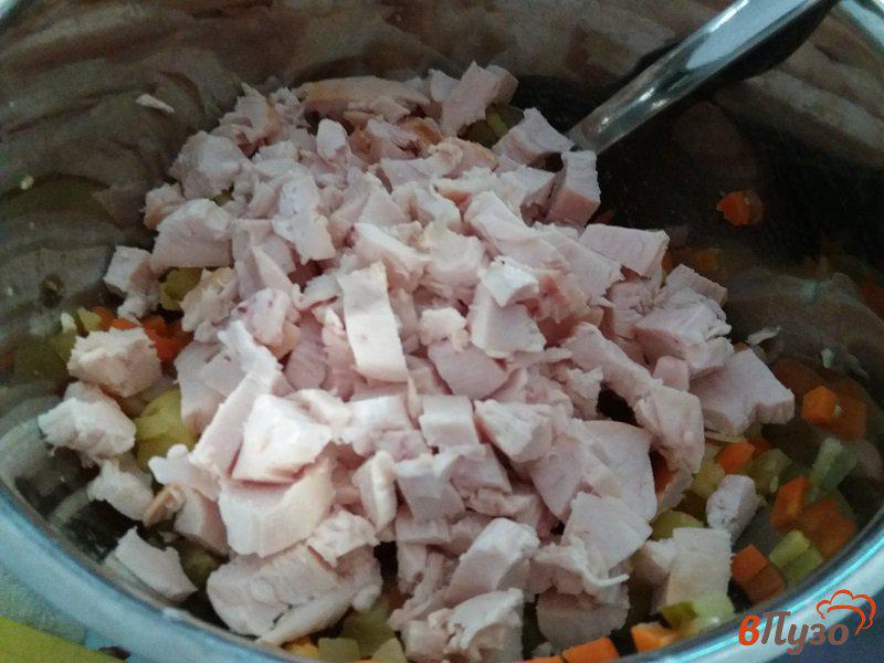 Фото приготовление рецепта: Салат Оливье с копченой курицей шаг №8