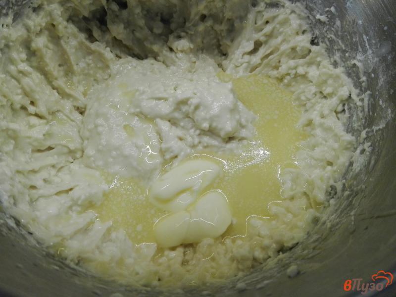 Фото приготовление рецепта: Творожные кексы с вишней шаг №5