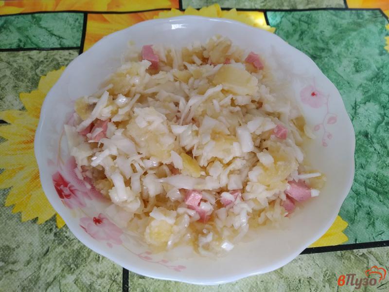 Фото приготовление рецепта: Лёгкий салат из капусты шаг №6
