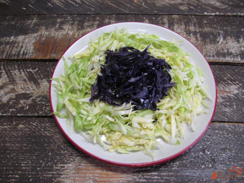 Фото приготовление рецепта: Капустный салат с помидором шаг №4