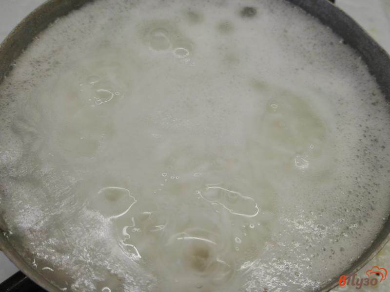 Фото приготовление рецепта: Рисовая каша с грецкими орехами и березовым сиропом шаг №1