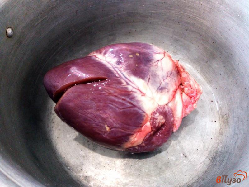 Фото приготовление рецепта: Тушеный картофель с сердцем и овощами шаг №1