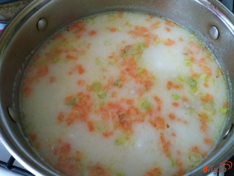 Фото приготовление рецепта: Сырный суп шаг №7