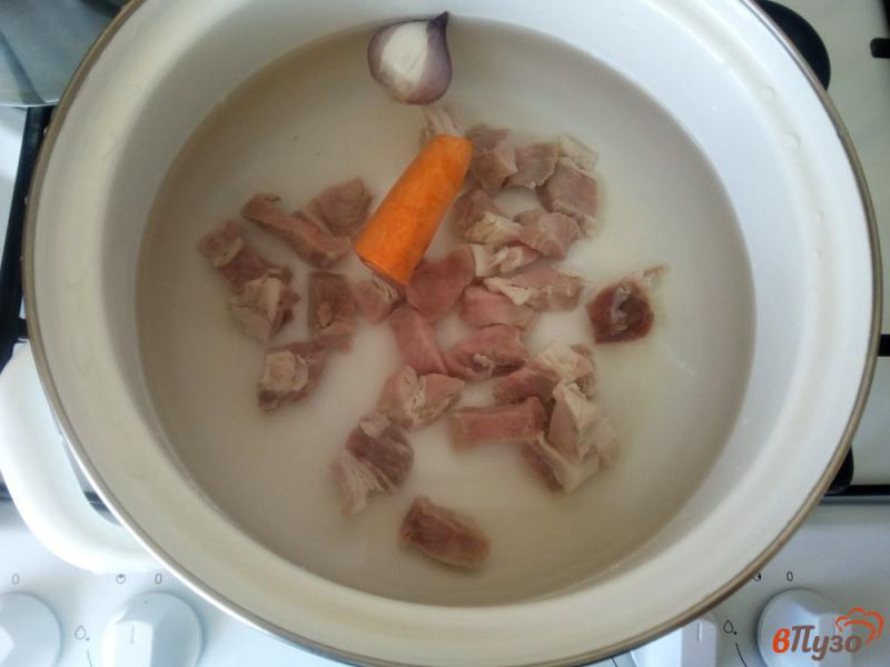 Фото приготовление рецепта: Борщ зелёный со щавелем и свининой шаг №1