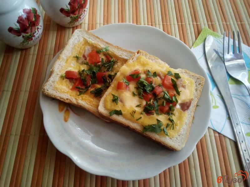 Фото приготовление рецепта: Горячие бутерброды с яйцом шаг №7