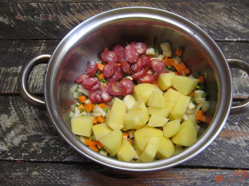 Фото приготовление рецепта: Фасолевый суп с колбасками шаг №2