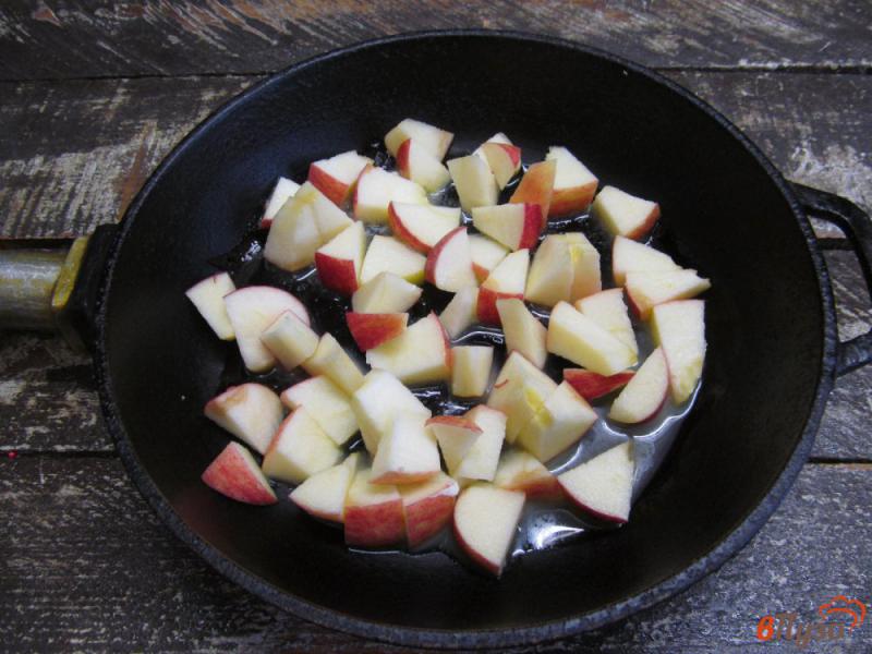 Фото приготовление рецепта: Яблочно-творожная овсянка шаг №3
