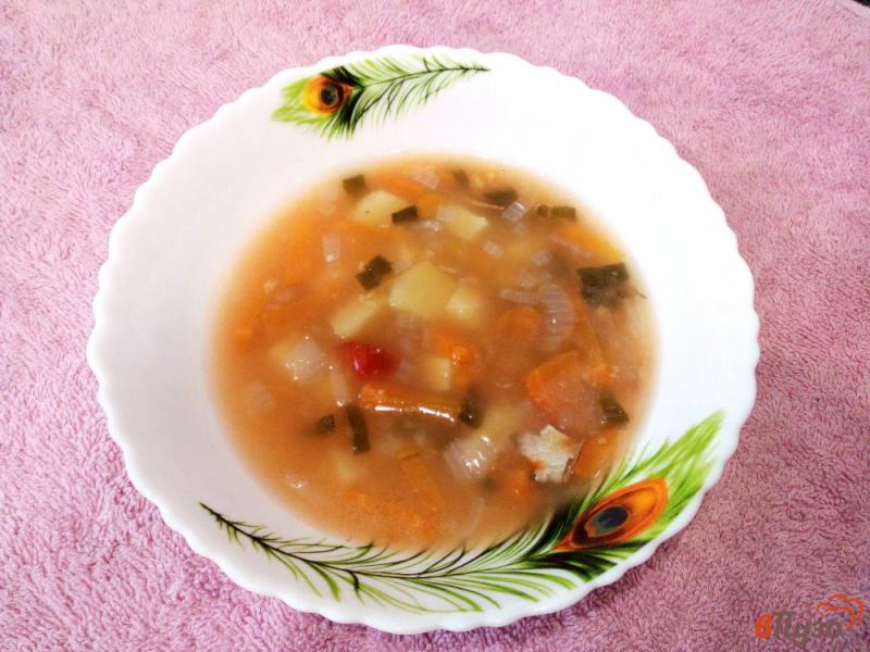 Фото приготовление рецепта: Рыбный суп с бычками, пшеном и овощами шаг №8