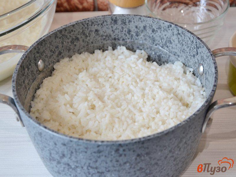 Фото приготовление рецепта: Творожная запеканка с рисом и изюмом шаг №2