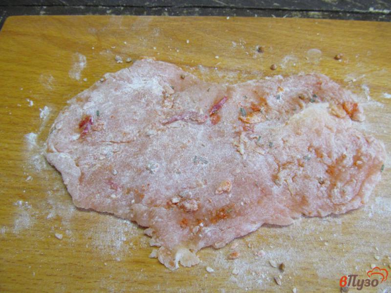 Фото приготовление рецепта: Отбивная из филе индейки в панировке шаг №2