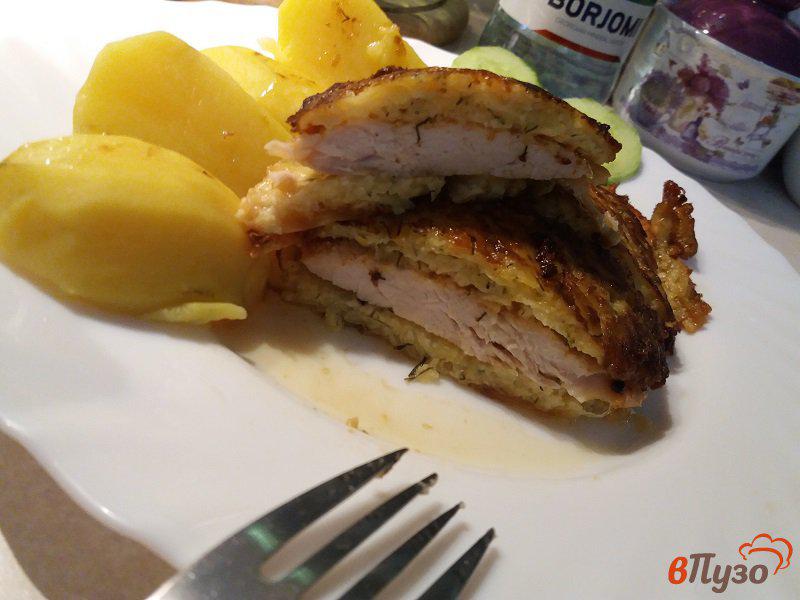 Фото приготовление рецепта: Куриные отбивные в картофельно-сырной шубке шаг №15