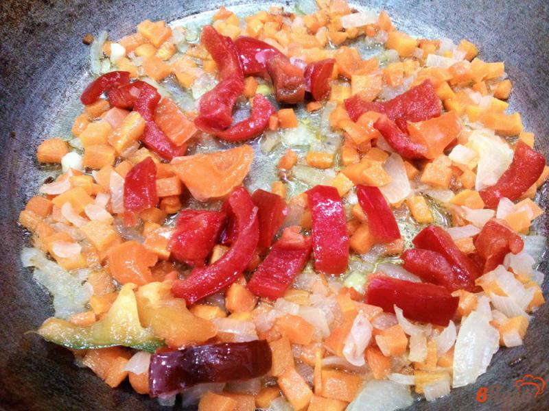 Фото приготовление рецепта: Булгур с овощами на сковороде шаг №4