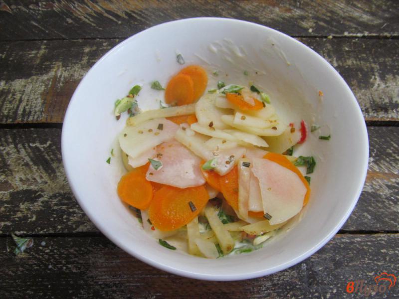 Фото приготовление рецепта: Картофельный салат с огурцом и сельдереем шаг №5