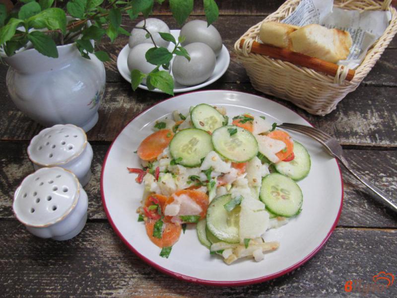 Фото приготовление рецепта: Картофельный салат с огурцом и сельдереем шаг №8