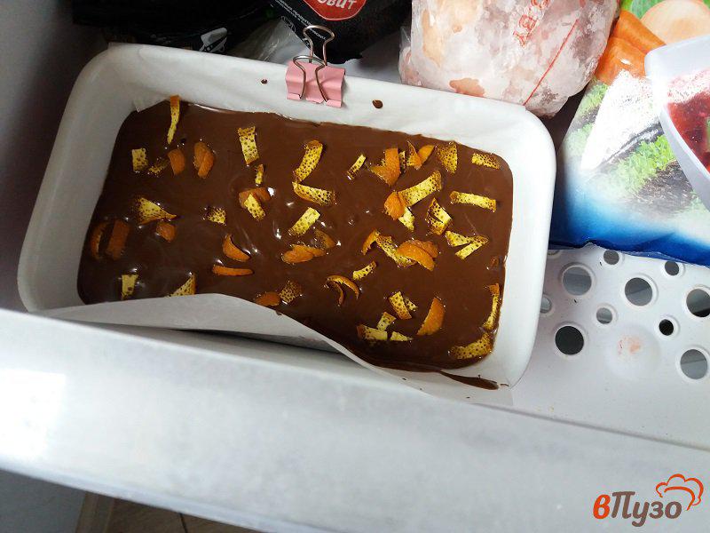 Фото приготовление рецепта: Крафтовый шоколад с цедрой шаг №8