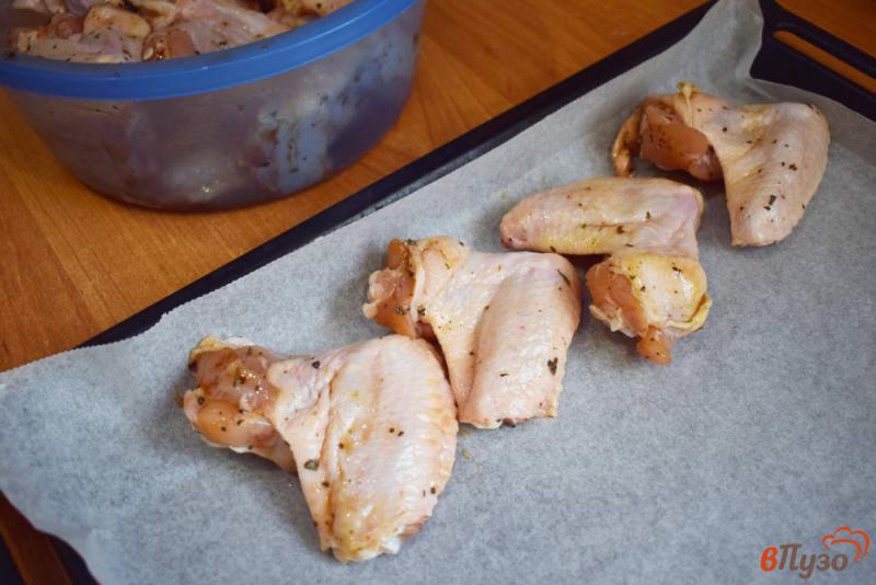 Фото приготовление рецепта: Куриные крылышки в соевом соусе шаг №4