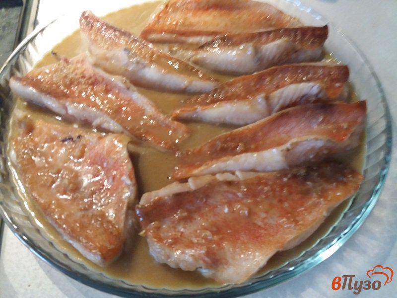 Фото приготовление рецепта: Филе морского окуня в сливочно-медовом соусе шаг №5