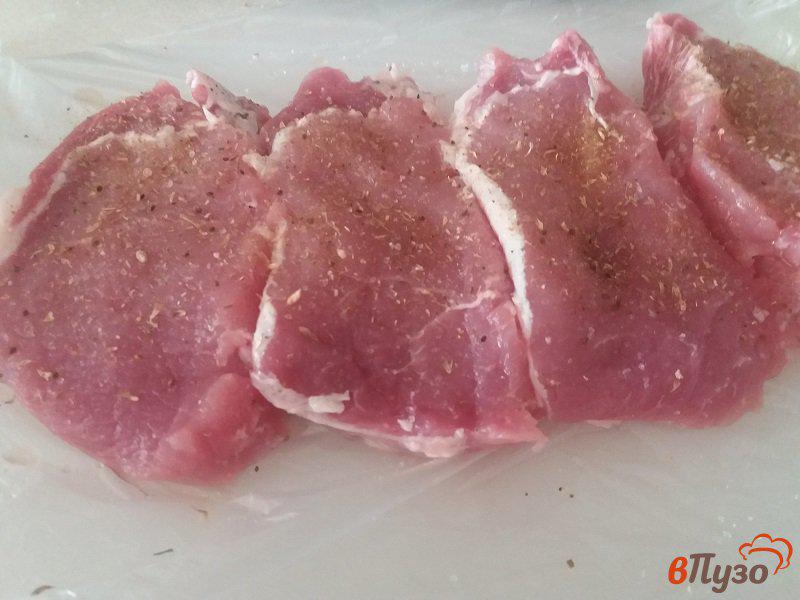 Фото приготовление рецепта: Отбивные из свинины в апельсиновом маринаде шаг №3