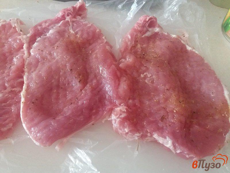 Фото приготовление рецепта: Отбивные из свинины в апельсиновом маринаде шаг №4