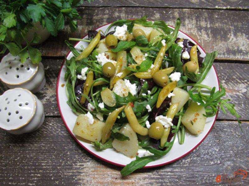 Фото приготовление рецепта: Теплый салат из свеклы с картофелем и сыром фета шаг №6