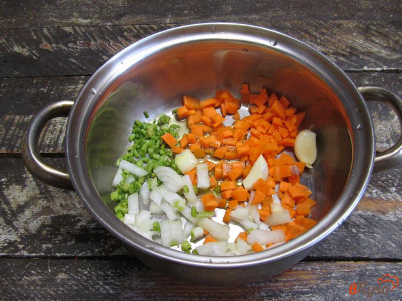 Фото приготовление рецепта: Гороховый суп с грибами и колбасками шаг №1