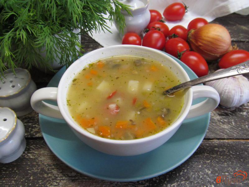 Фото приготовление рецепта: Гороховый суп с грибами и колбасками шаг №8
