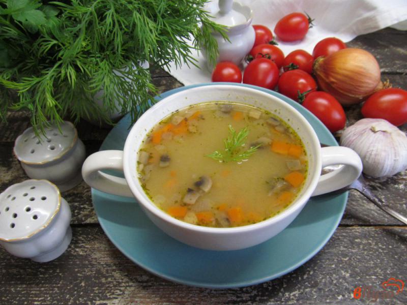 Фото приготовление рецепта: Гороховый суп с грибами и колбасками шаг №7