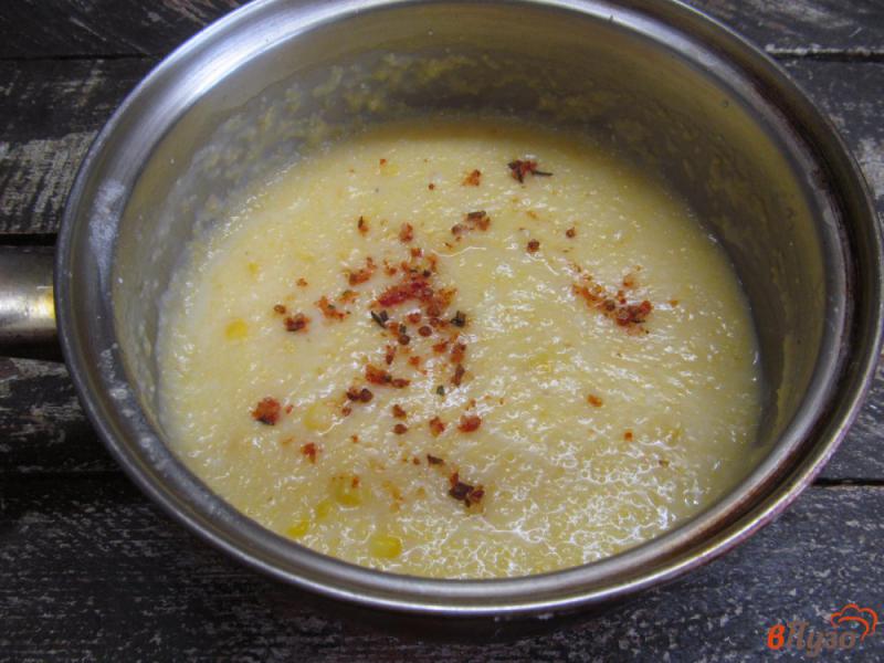 Фото приготовление рецепта: Кукурузный пирог с томатами и сыром шаг №5