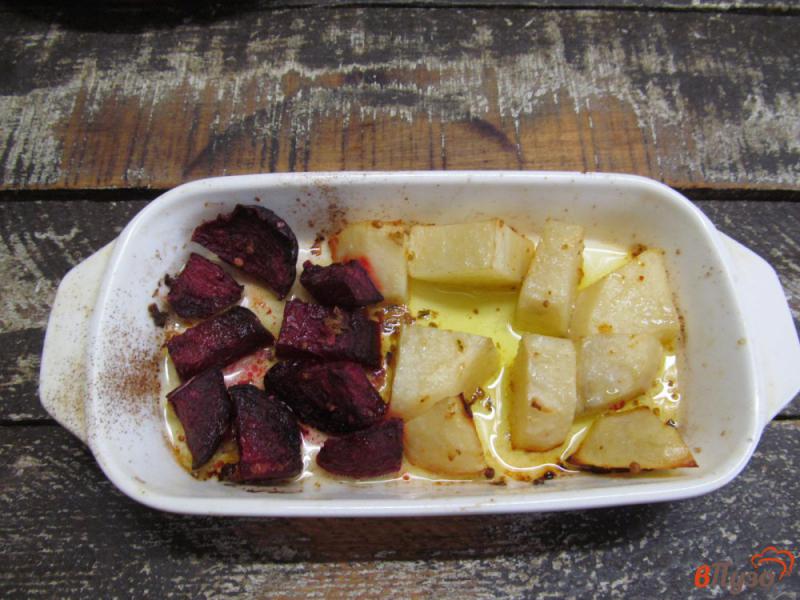 Фото приготовление рецепта: Салат из курицы с овощами и рукколой шаг №4