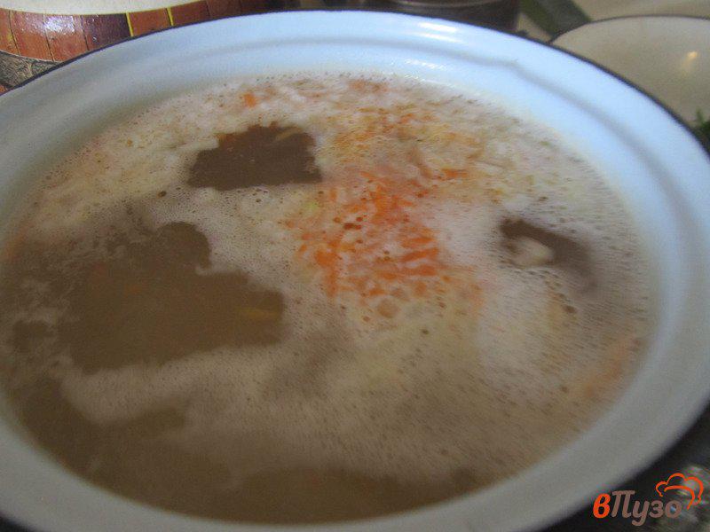 Фото приготовление рецепта: Суп с галушками шаг №4