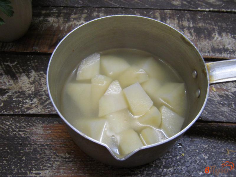 Фото приготовление рецепта: Сливочный картофель с зеленым горошком шаг №1