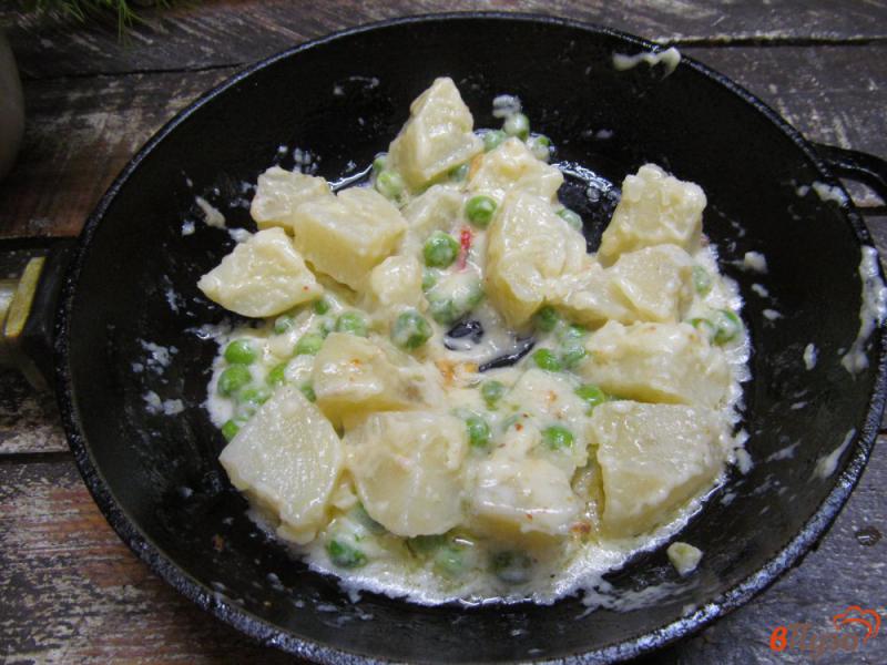 Фото приготовление рецепта: Сливочный картофель с зеленым горошком шаг №5