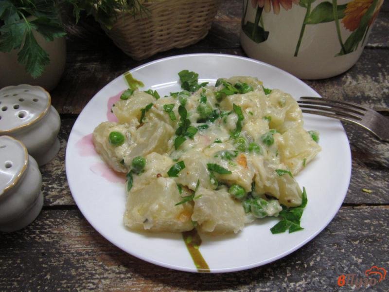 Фото приготовление рецепта: Сливочный картофель с зеленым горошком шаг №7