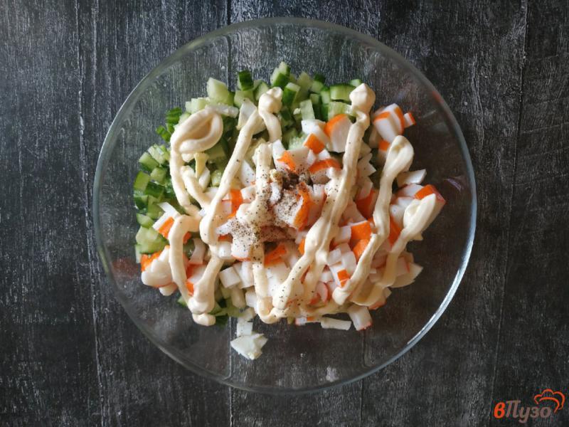 Фото приготовление рецепта: Салат с крабовыми палочками и картофелем шаг №5