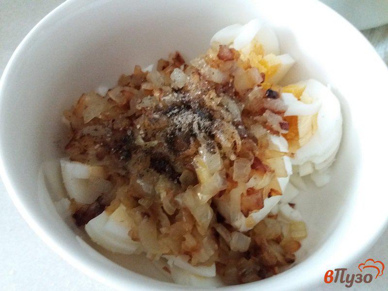 Фото приготовление рецепта: Мясные зразы с яйцом и луком в томатном соусе шаг №3
