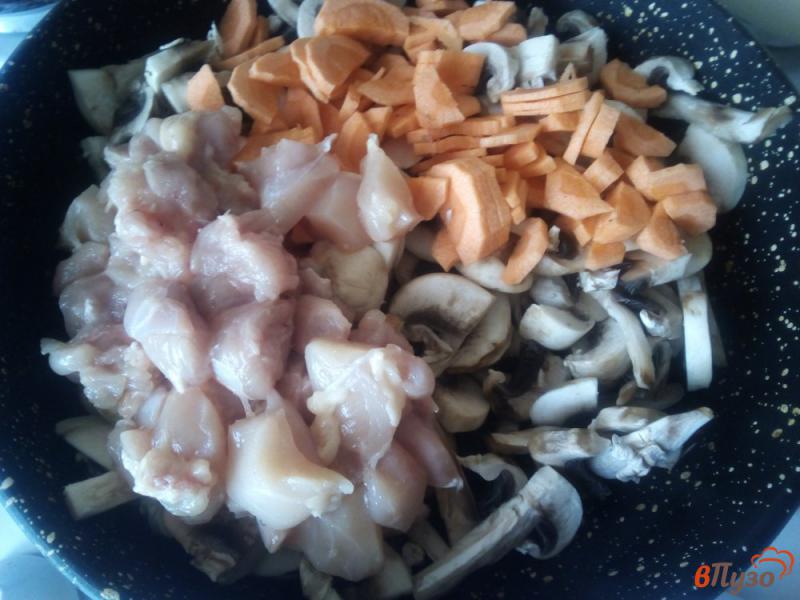 Фото приготовление рецепта: Запеканка из гречки с грибами и курицей шаг №4