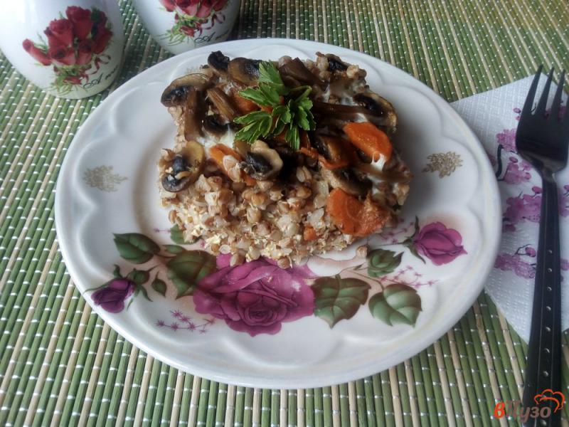 Фото приготовление рецепта: Запеканка из гречки с грибами и курицей шаг №11
