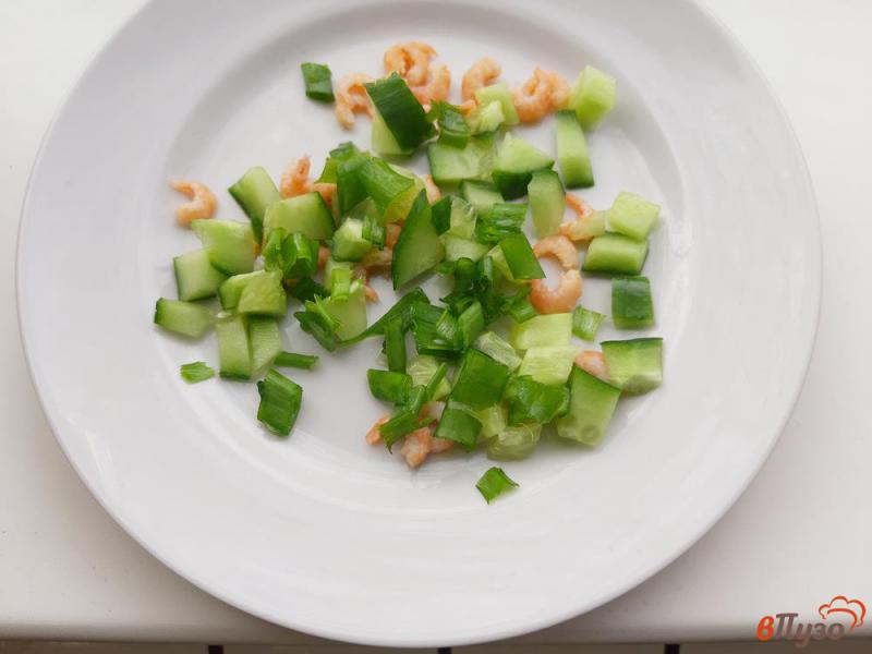 Фото приготовление рецепта: Салат с креветками и рикоттой шаг №6