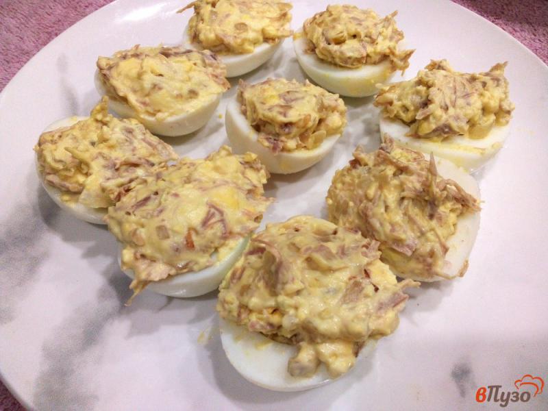 Фото приготовление рецепта: Фаршированные яйца с луково-мясной начинкой шаг №7
