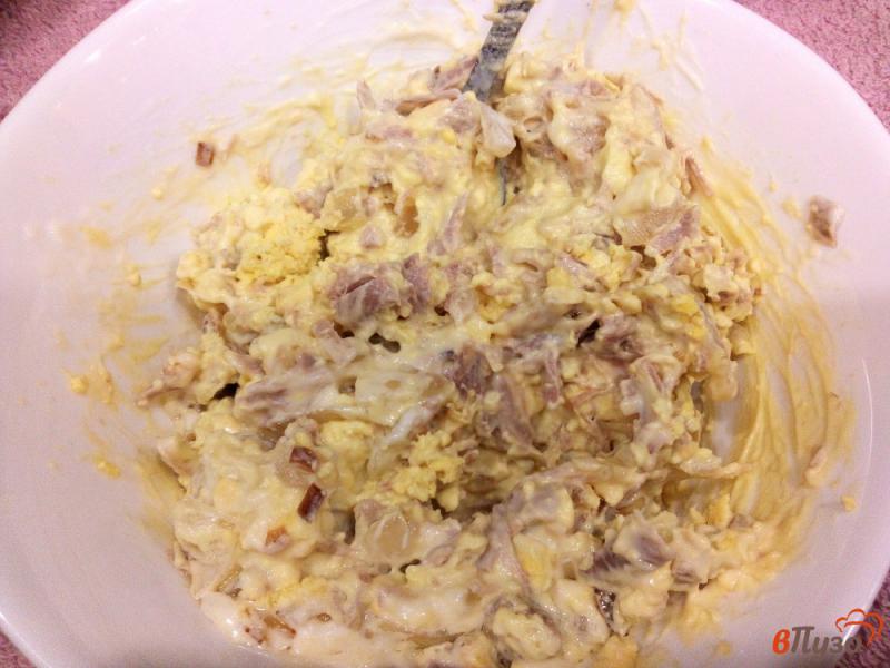 Фото приготовление рецепта: Фаршированные яйца с луково-мясной начинкой шаг №6