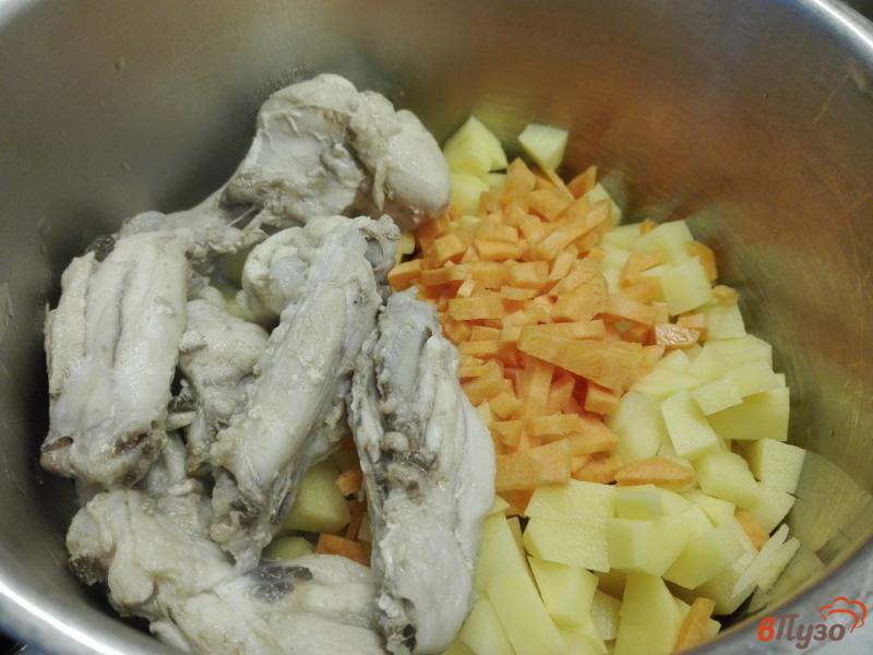 Фото приготовление рецепта: Куриный суп с яичными клецками шаг №3
