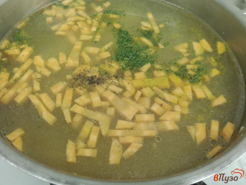 Фото приготовление рецепта: Куриный суп с яичными клецками шаг №5