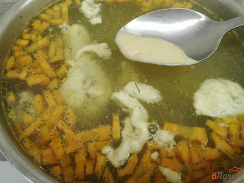 Фото приготовление рецепта: Куриный суп с яичными клецками шаг №7