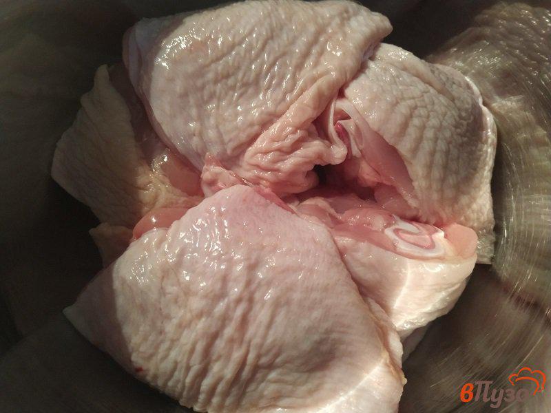 Фото приготовление рецепта: Куриные бедрышки в чесночном соусе шаг №1