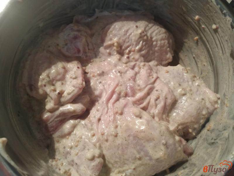 Фото приготовление рецепта: Куриные бедрышки в чесночном соусе шаг №2