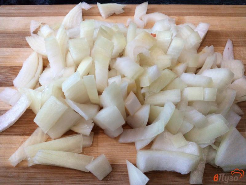 Фото приготовление рецепта: Тушеная капуста с овощами и кетчупом шаг №2