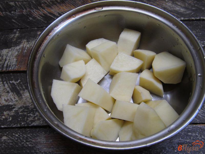 Фото приготовление рецепта: Картошка с колбасой и огурцом шаг №1